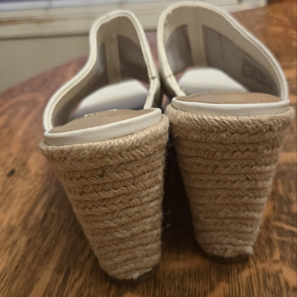 Steve Madden White Wedge Leather Sandals - Picture 3 of 4